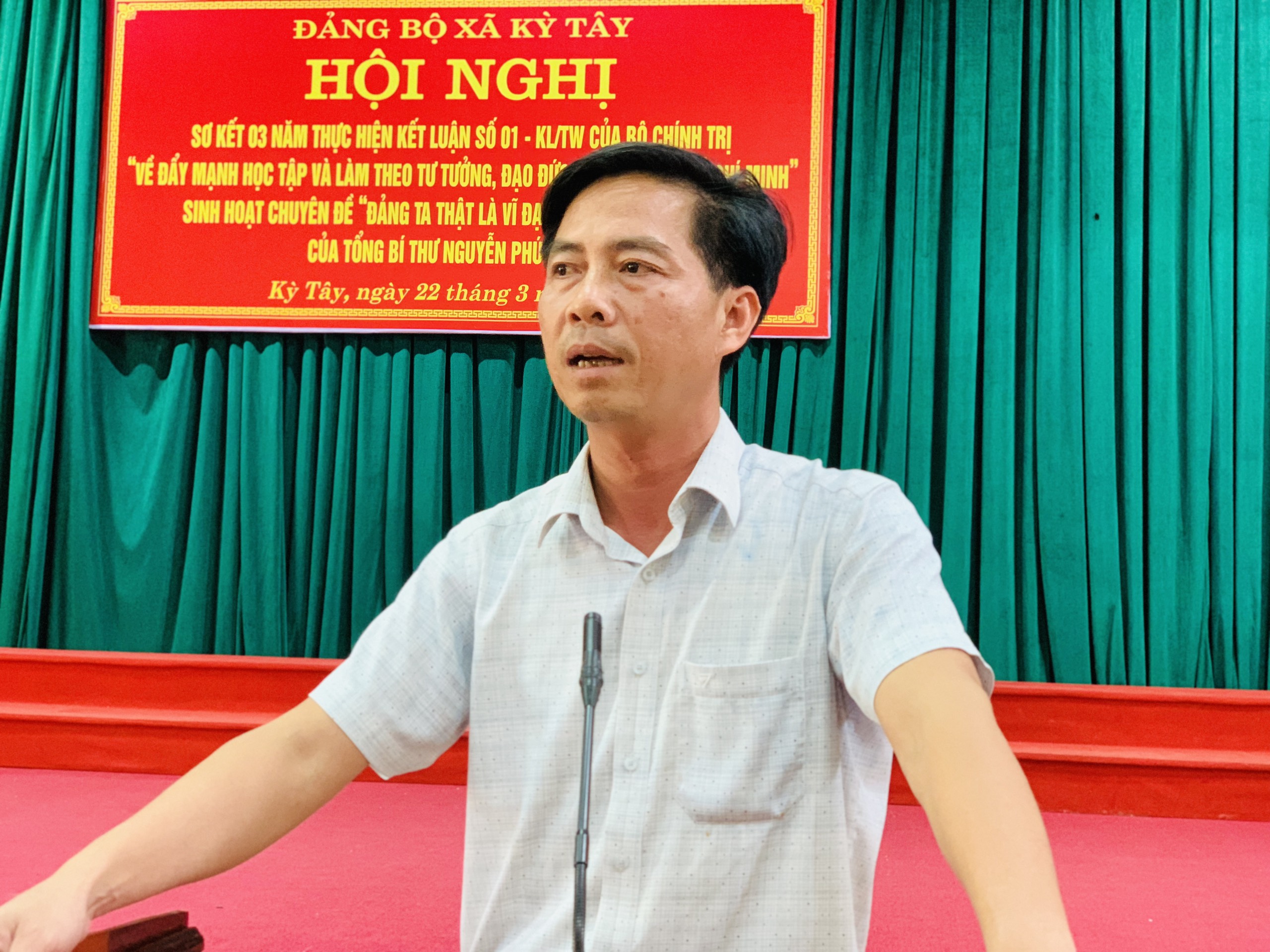 Ảnh: Đồng chí Nguyễn Văn Hệ, Bí thư Đảng ủy khai mạc hội nghị